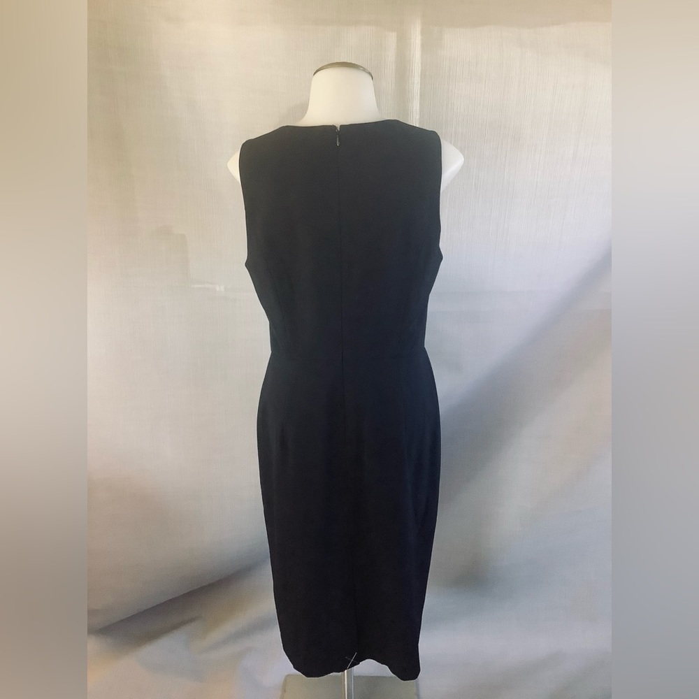 Size 4 Ann Taylor Sheath sleeveless V neck black dress shirt LBD - Picture 2 of 9